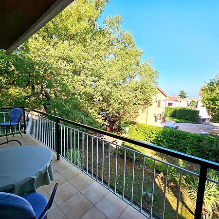 Apartments With A Parking Space Malinska Exterior photo