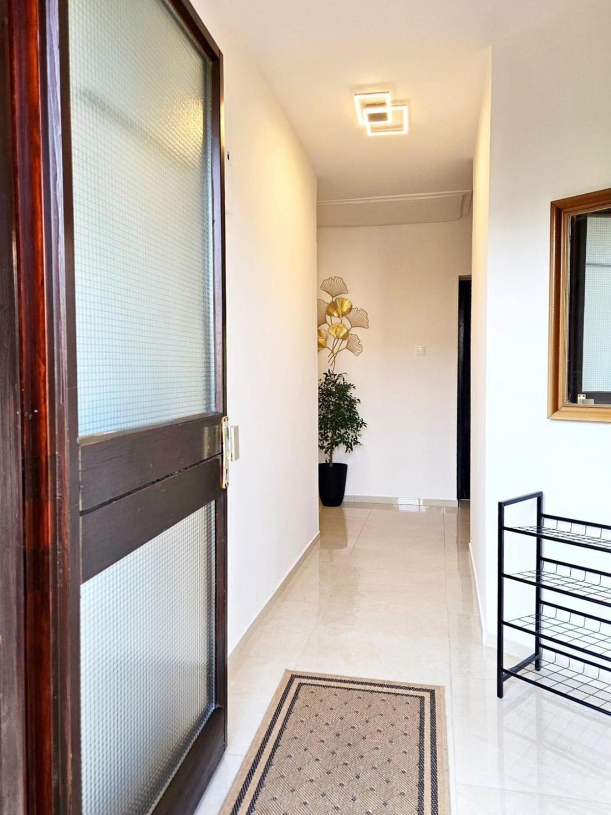 Apartments With A Parking Space Malinska Exterior photo