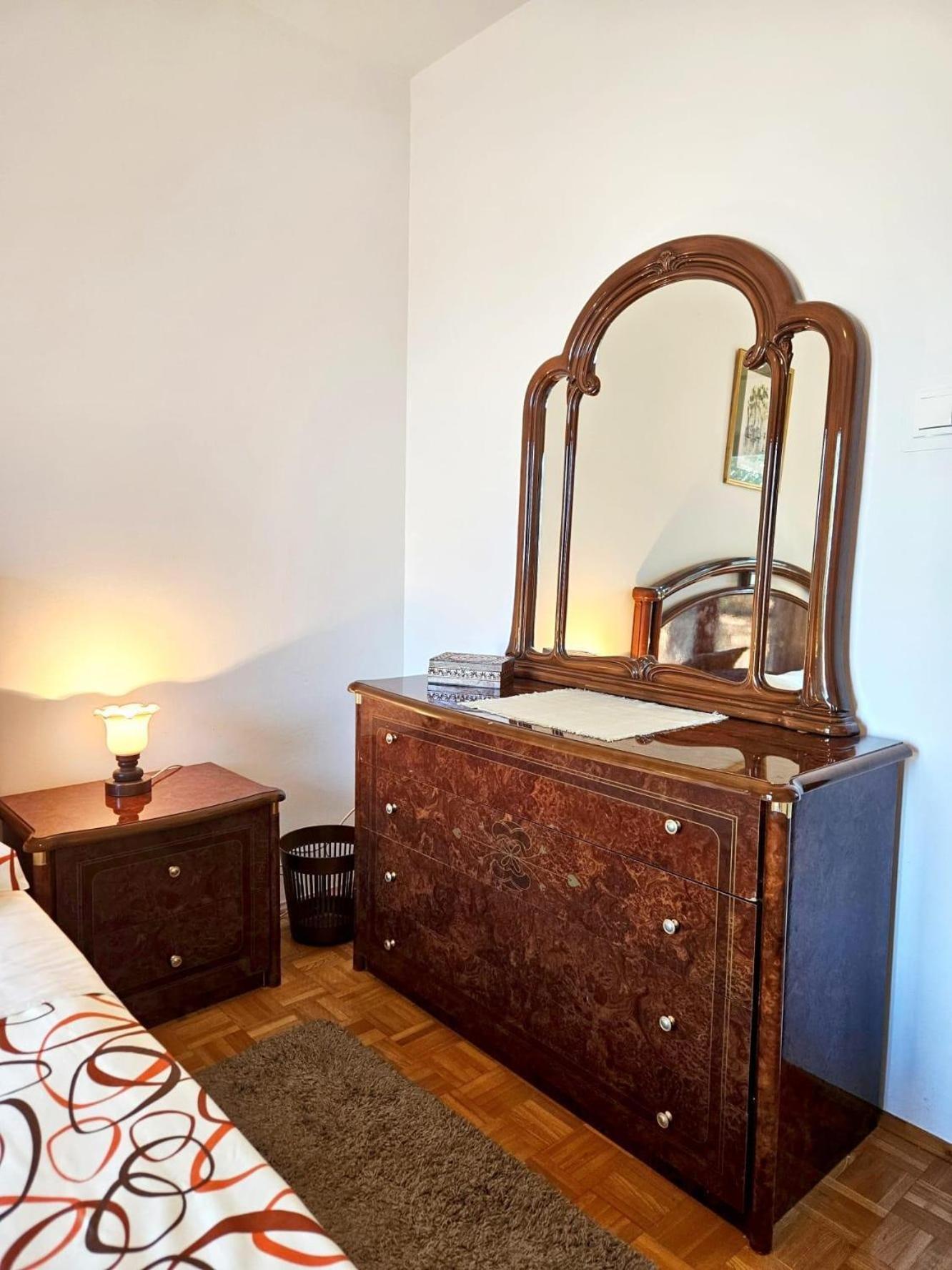 Apartments With A Parking Space Malinska Room photo