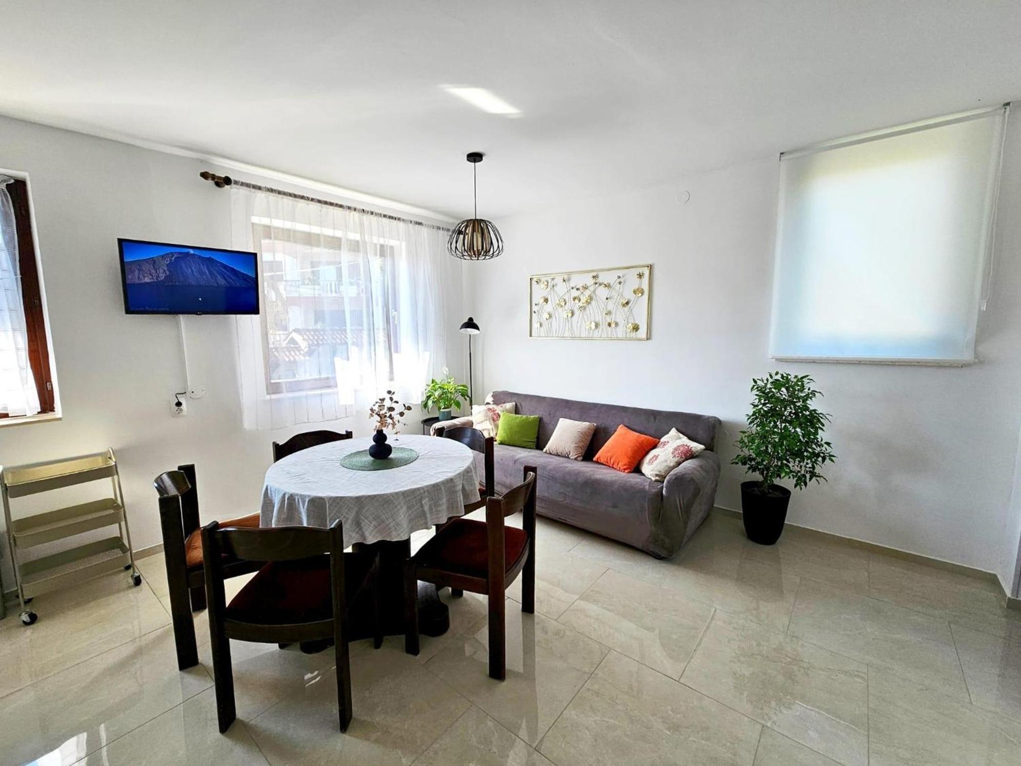 Apartments With A Parking Space Malinska Exterior photo