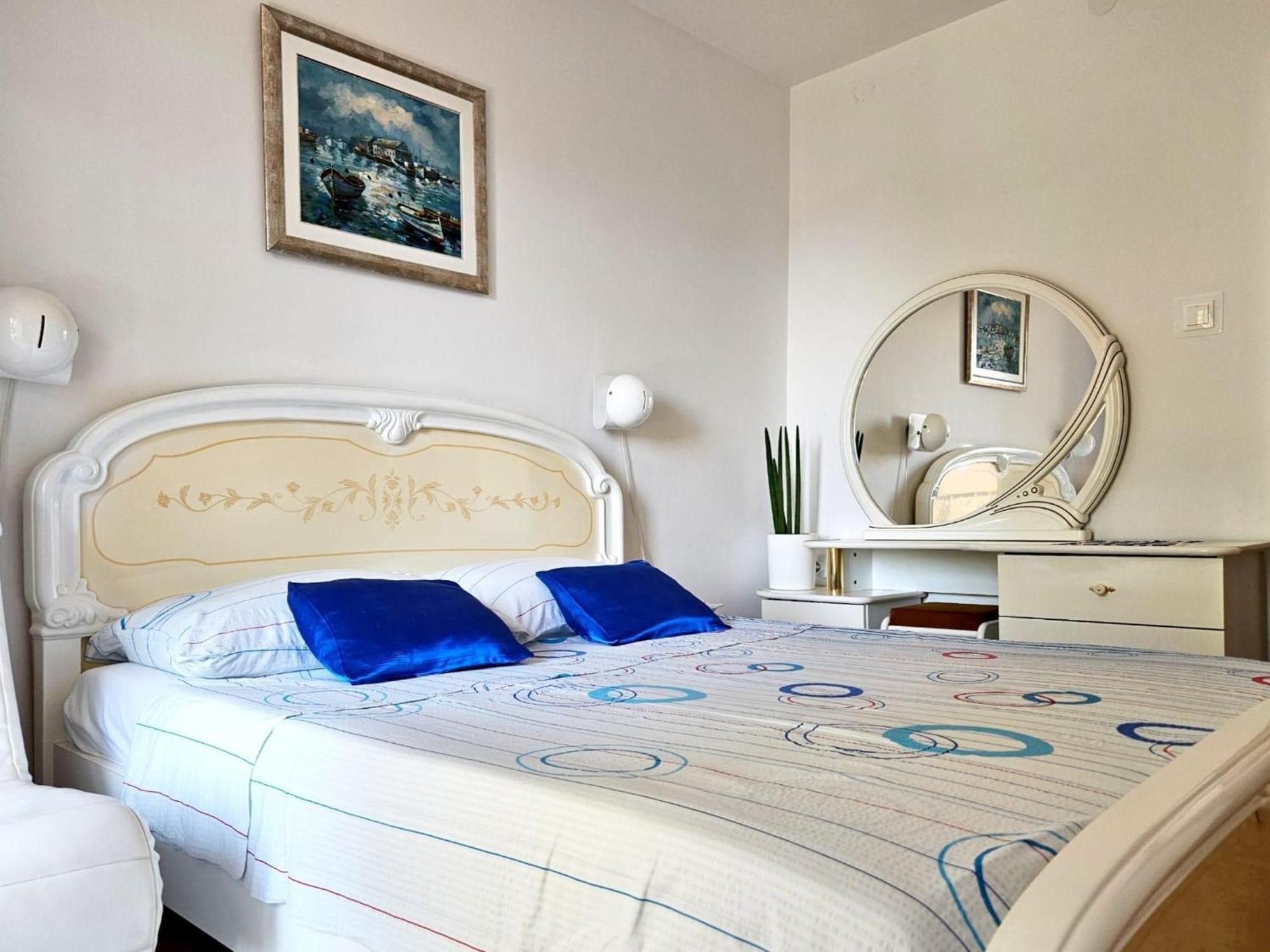 Apartments With A Parking Space Malinska Room photo